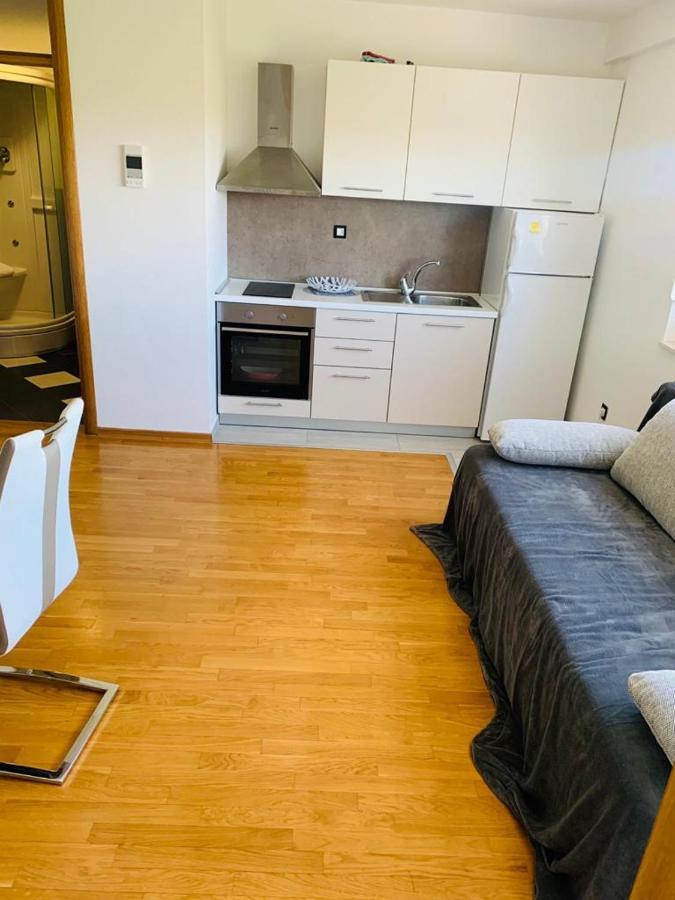 Apartments Nika Sukosan Bagian luar foto
