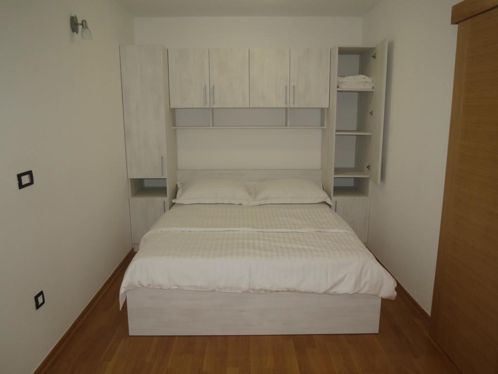 Apartments Nika Sukosan Bagian luar foto