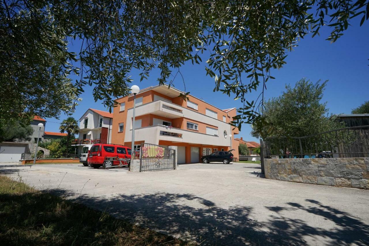 Apartments Nika Sukosan Bagian luar foto